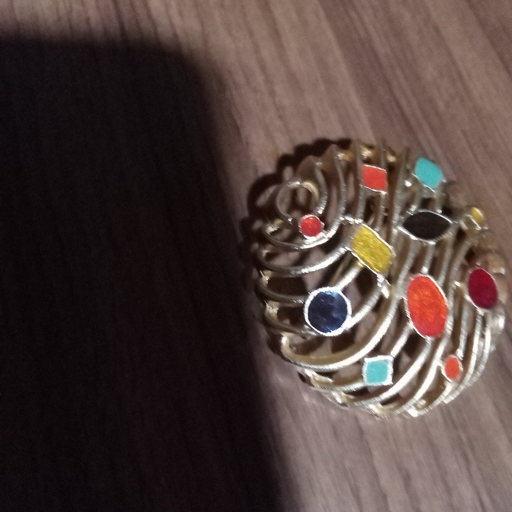 Huge fashion brooch with many colors